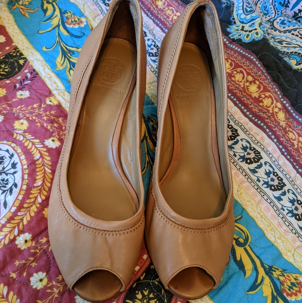 Tory Burch Size 6-6.5 Camel Neutral Peep Toe Wedge Heels